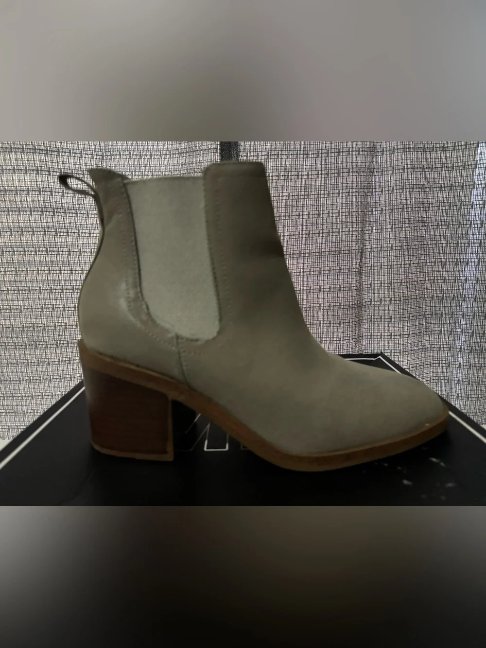 N/A gorgeous taupe